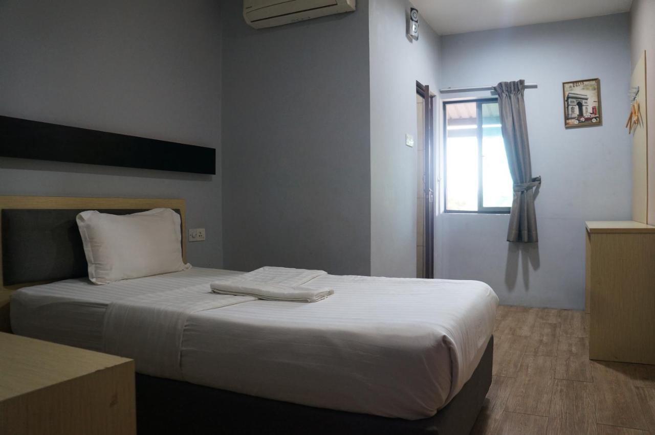 Unikarya Lodge Kota Kinabalu Buitenkant foto