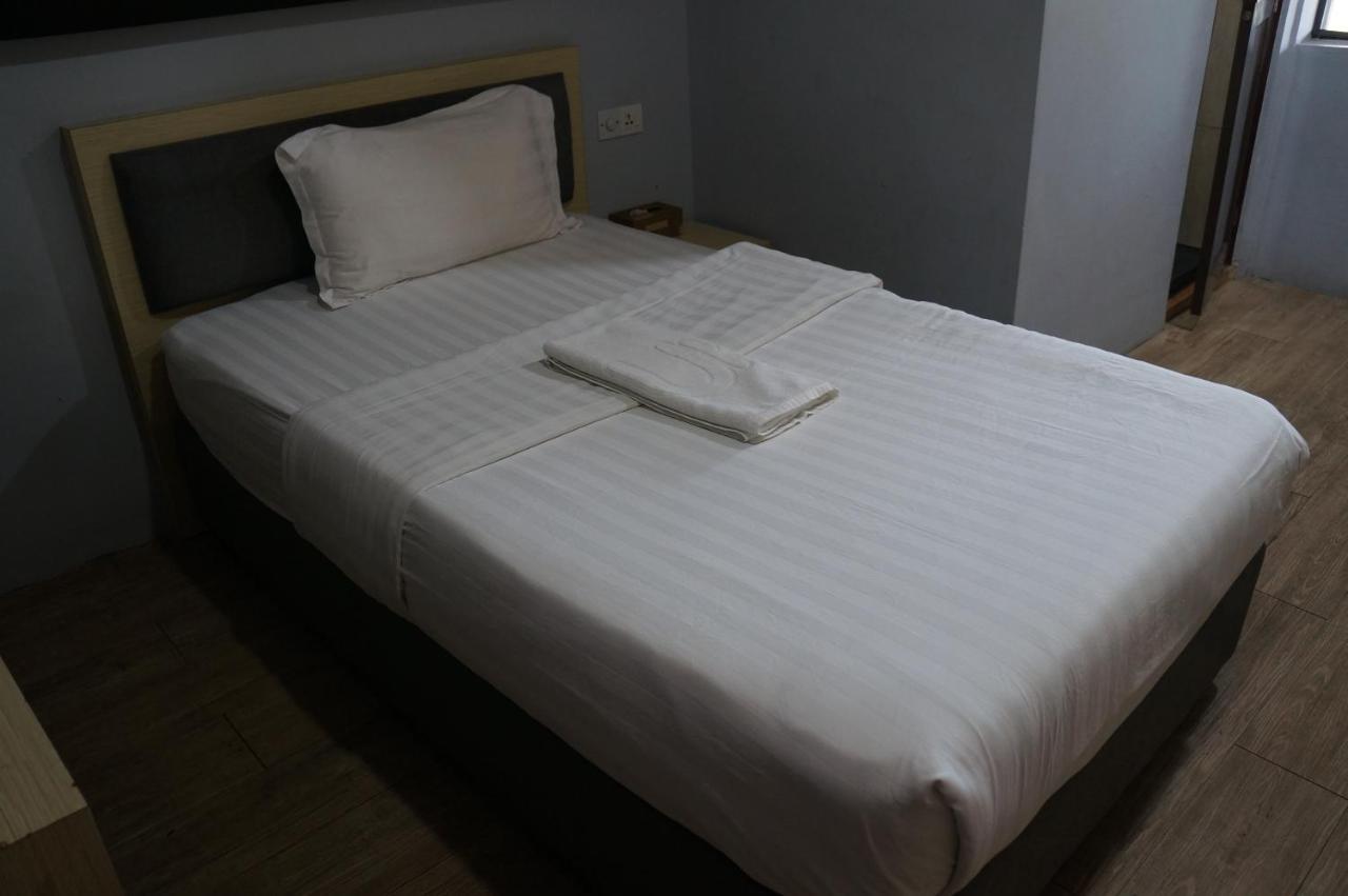 Unikarya Lodge Kota Kinabalu Buitenkant foto