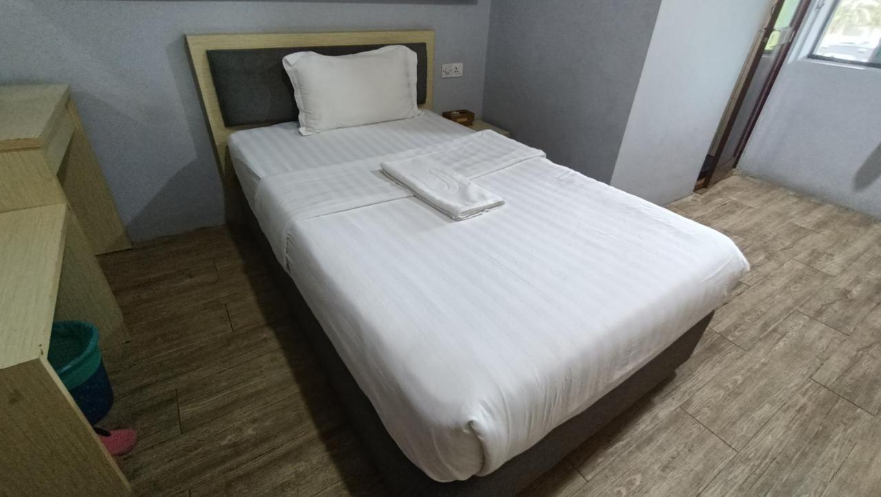 Unikarya Lodge Kota Kinabalu Buitenkant foto