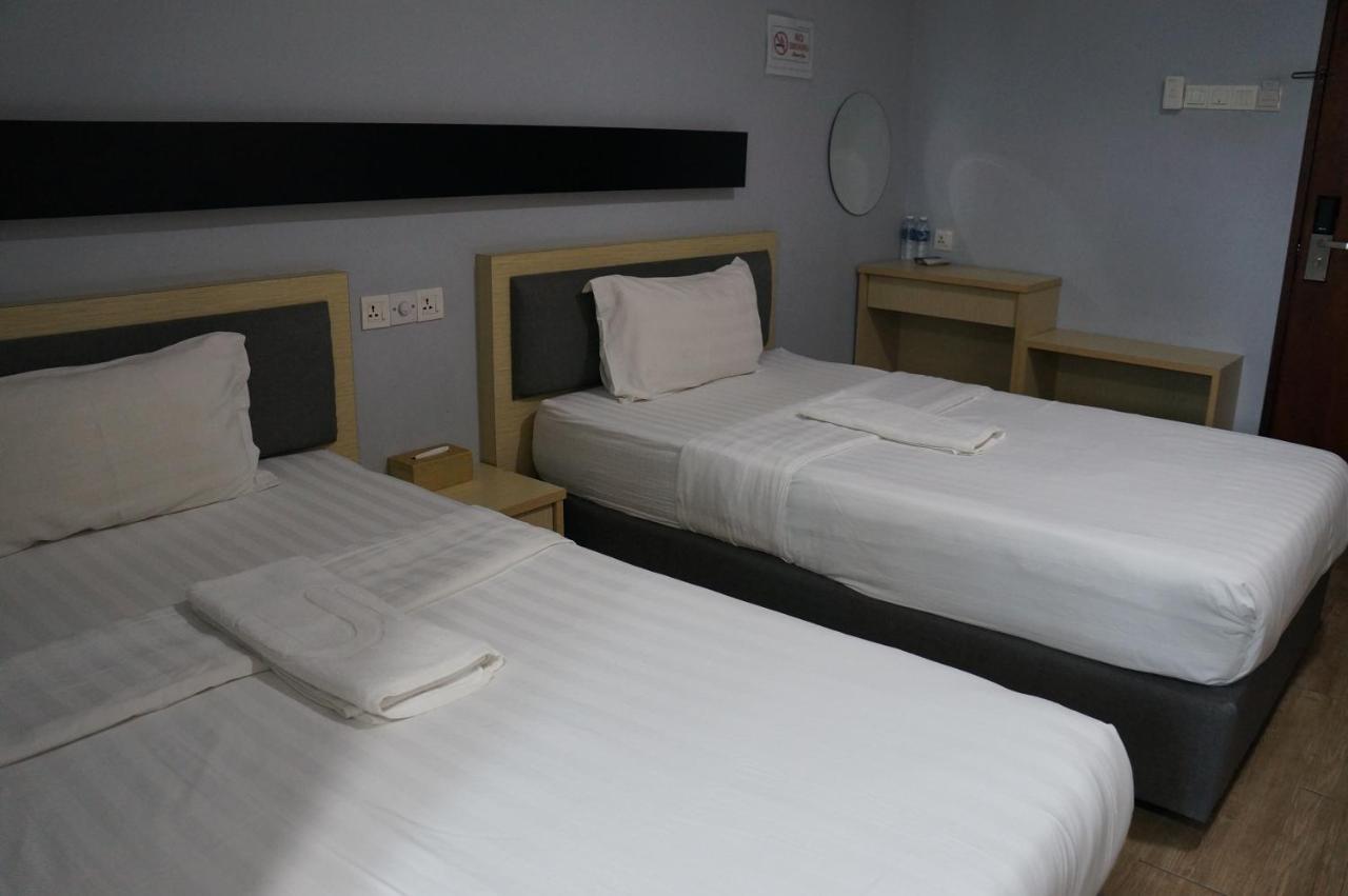 Unikarya Lodge Kota Kinabalu Buitenkant foto