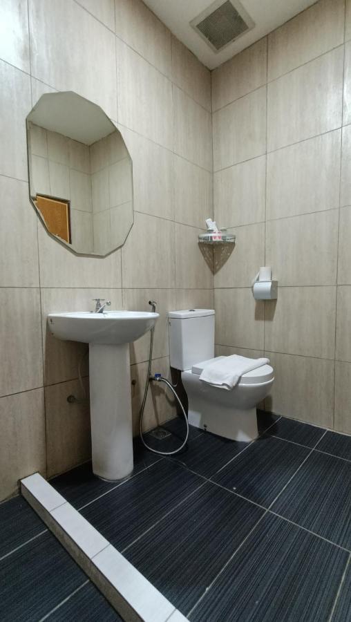 Unikarya Lodge Kota Kinabalu Buitenkant foto