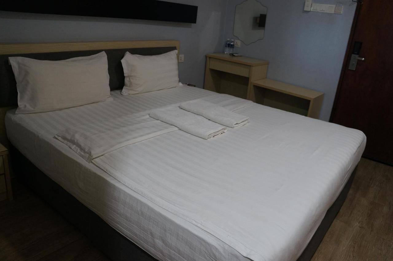 Unikarya Lodge Kota Kinabalu Buitenkant foto