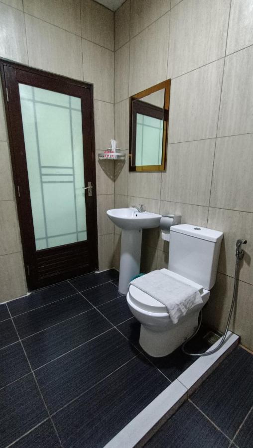 Unikarya Lodge Kota Kinabalu Buitenkant foto