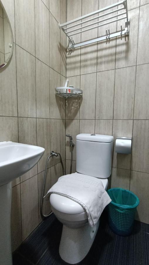 Unikarya Lodge Kota Kinabalu Buitenkant foto
